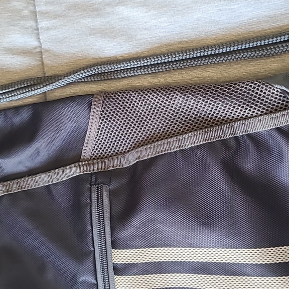 Adidas drawstring bag - Picture 3 of 4